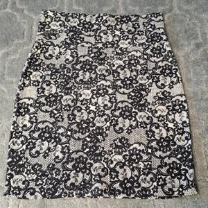 CHARLOTTE RUSSE HIGH WAIST MINI SKIRT JUNIORS SIZE M BLACK/WHITE FLORAL PULL ON